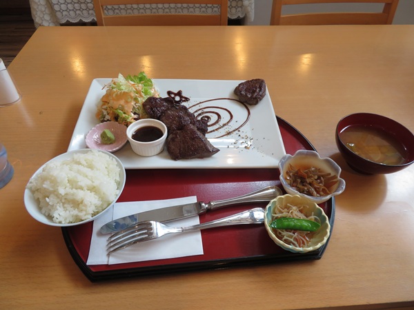 シカ肉のステーキ