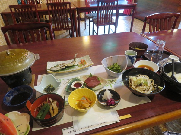 切明リバーサイドハウスの夕食