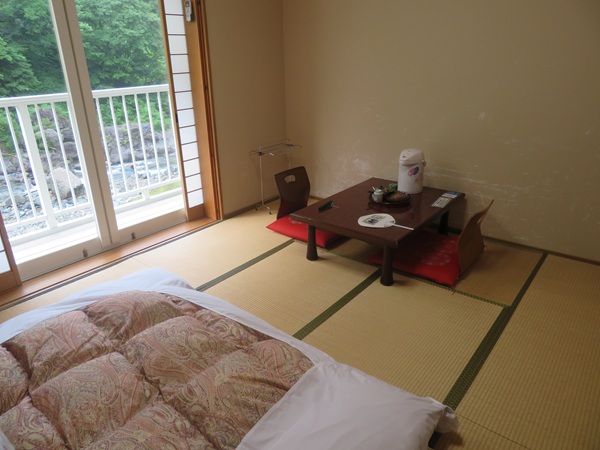 7畳間の和室の客室